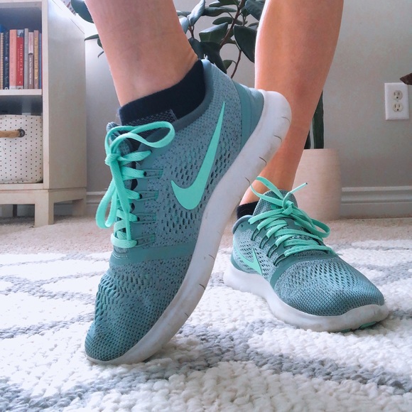 teal nike tennis shoes - Picture 2 of 4